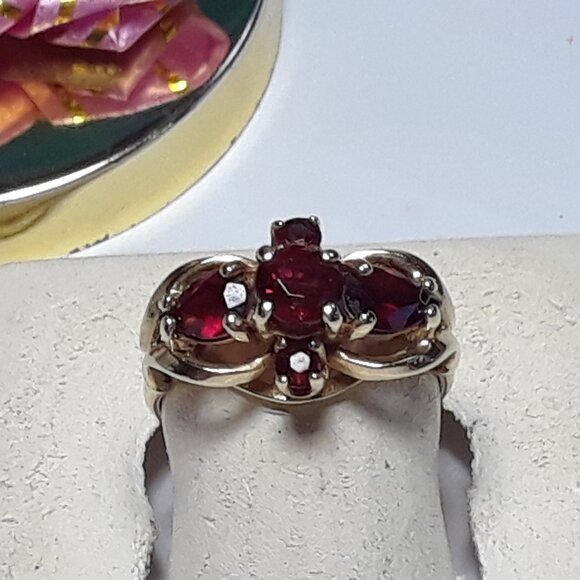 Estate 1.25ctw Pear &Rd Natural Garnet 10Kt Yellow Gold Vintage design Ring20399